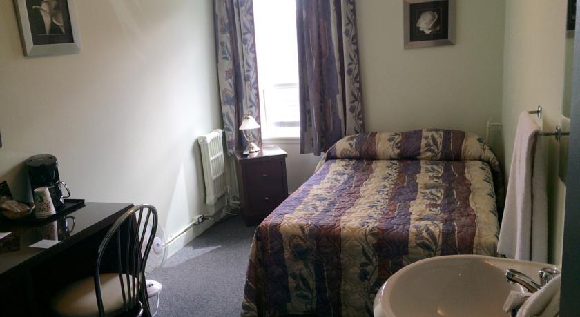 Auberge Centre Ville Chicoutimi Quarto foto